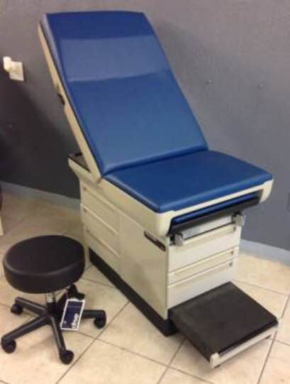 Preowned Midmark 404 Exam Table